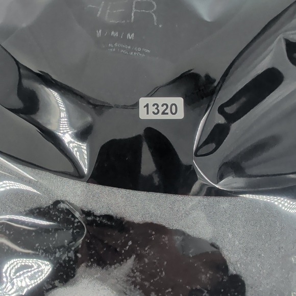 H.E.R. Crew Neck Roses & Girl‎ Graphic Classic Pullover Sweatshirt Black Size M - Picture 7 of 8